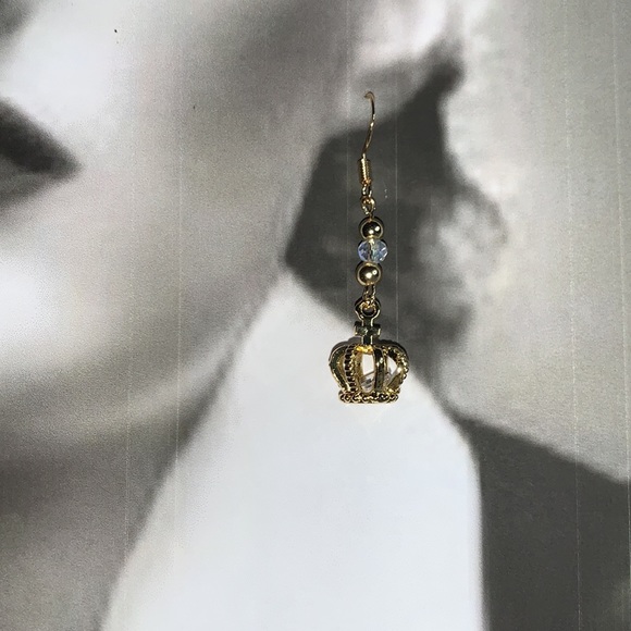 Handcrafted Crown with Zirconia Dangle Earrings - Picture 5 of 13